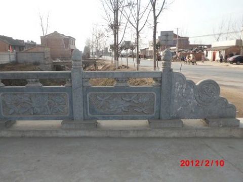 點(diǎn)擊查看詳細(xì)信息<br>標(biāo)題：欄板石 閱讀次數(shù)：2571