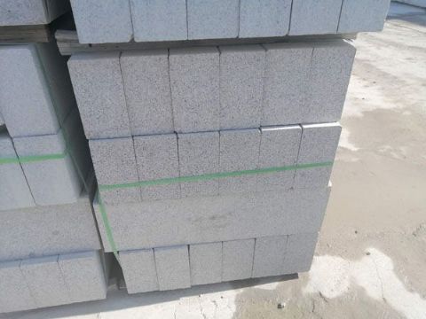 點擊查看詳細信息<br>標(biāo)題：花崗巖路沿石 閱讀次數(shù)：2911